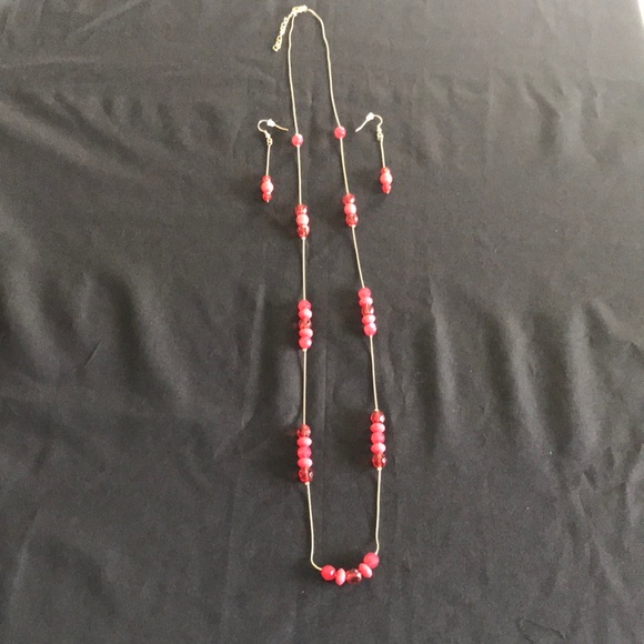 Vintage Gold tone Necklace & Earrings with Dark Coral / Pink Beads - Picture 7 of 7